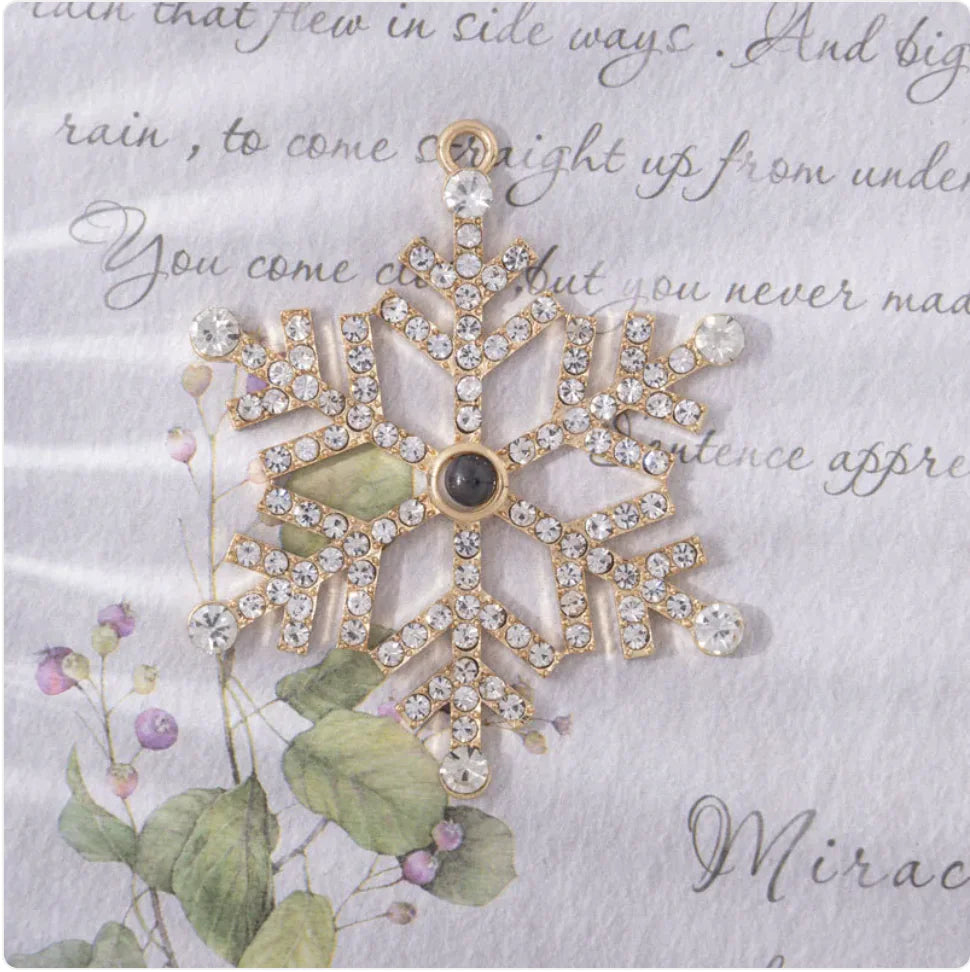Snowflake Projection Necklace for Christmas & Thanksgiving Gifts